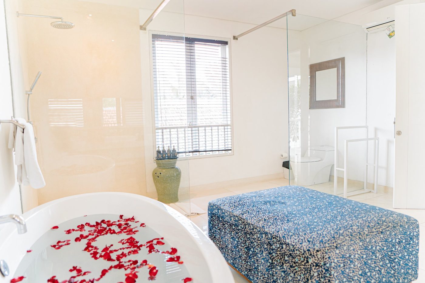 Ensuite &mdash; Rose Petal Bath